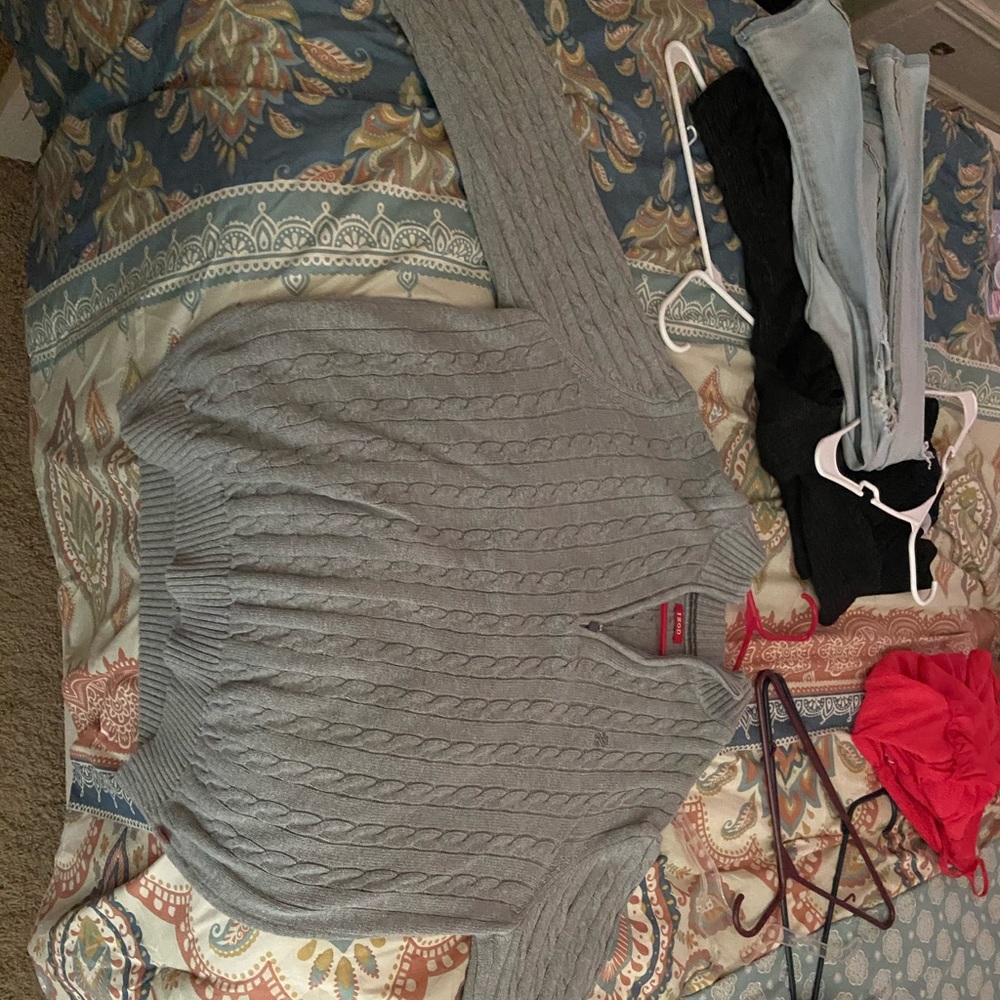 Izod sweater hoddie